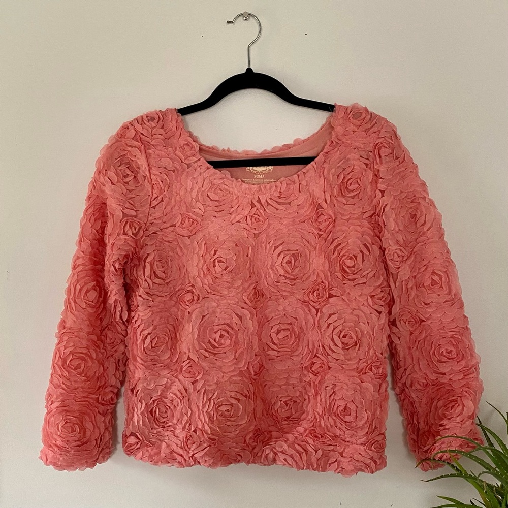 Rose textured crop sweater 🌹